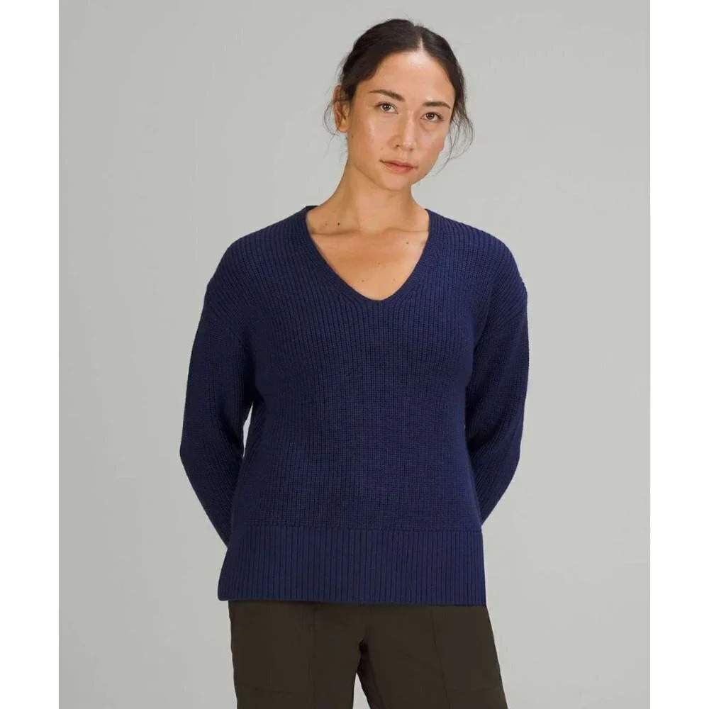 LULULEMON | MERINO WOOL V-NECK SWEATER LATE  2021 NIGHT SEA